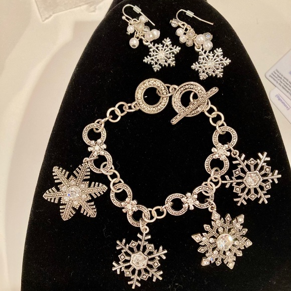 Snowflake Bracelet  &  Earring Set - Picture 3 of 6